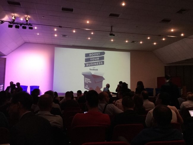 In attesa dell’inizio dei lavori. (Foto: Make in Nuoro)