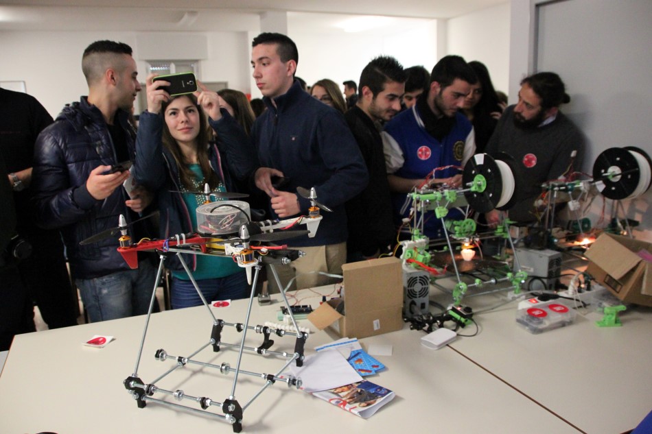 Visualizza il contenuto: Make in Nuoro @School, continua il tour digitale per gli studenti