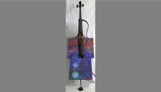 Primo prototipo del LED cello. (Foto: Erika Harrsch)