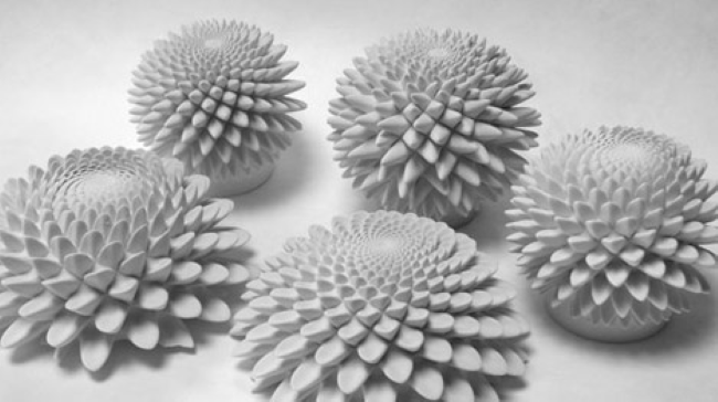 Sculture stampate in 3D che richiamano il movimento di John Edmark. (Foto: De Zeen Magazine)